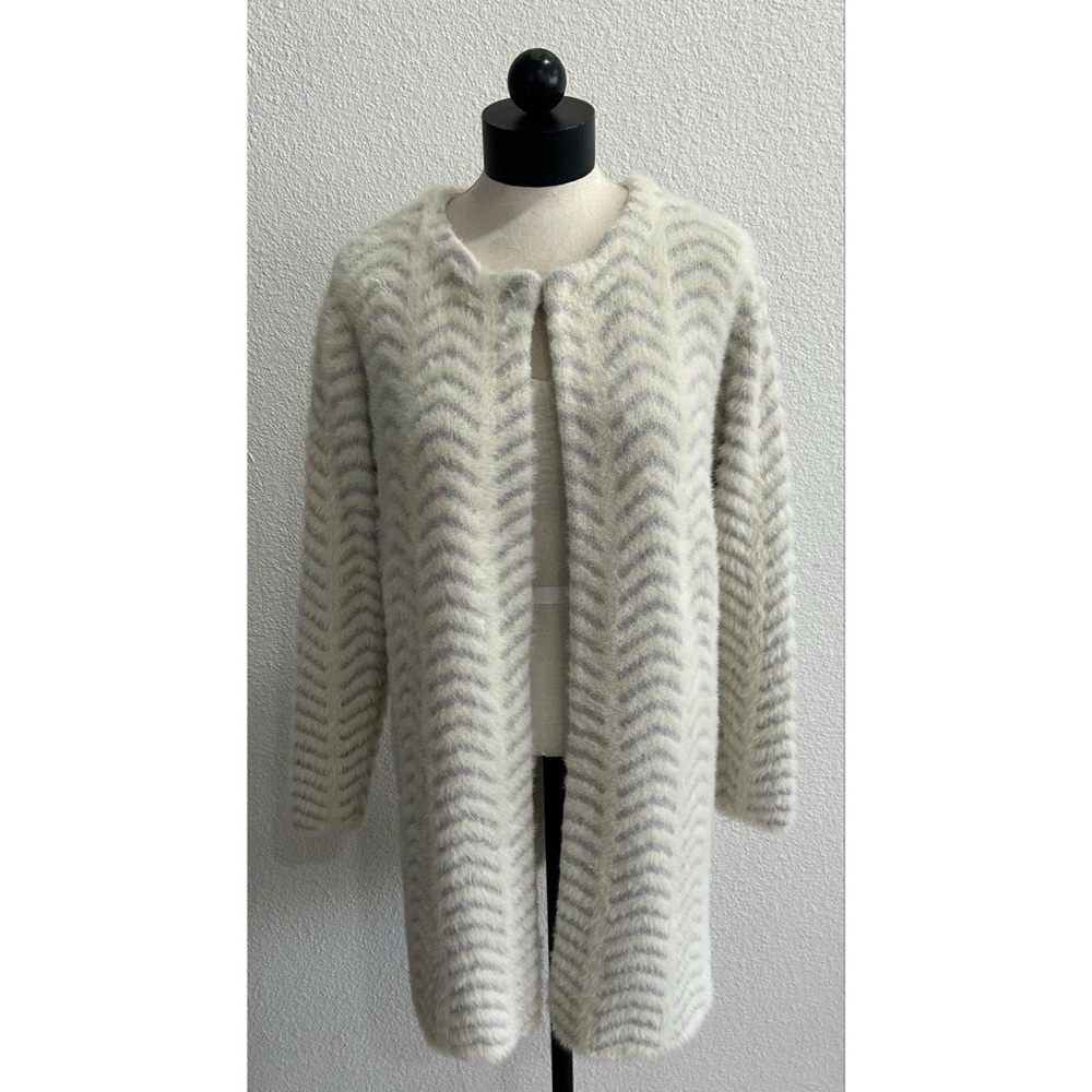 Solitaire Women’s Gray Cream Soft Fuzzy Chevron Cardigan Sweater Jacket Medium